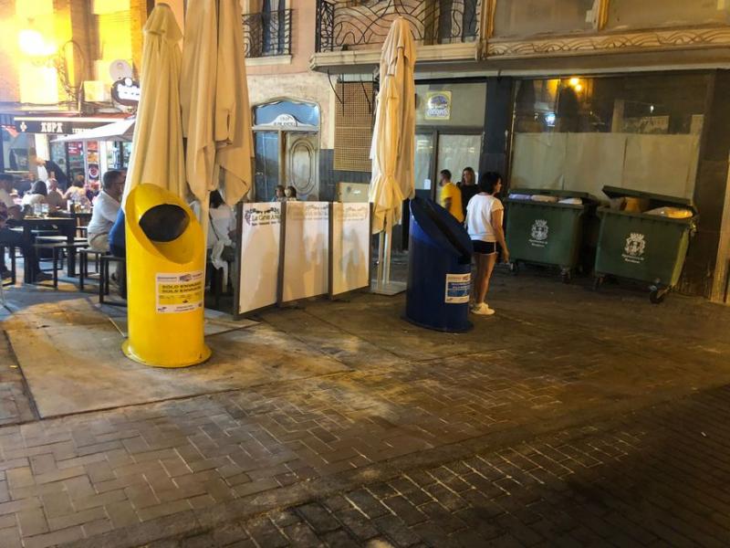Ciudadanos pide remodelar la plaza de la Constitución e instalar cubre contenedores con imágenes de Benidorm